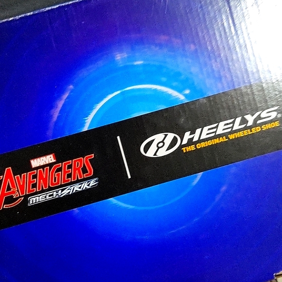 Size 9 mens/ Boys heelys - Picture 1 of 3